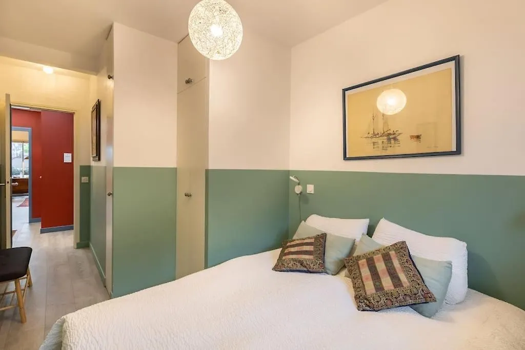 L'assomption De Charme Avec Balcon Paris